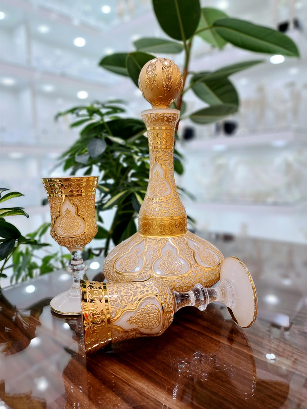 ست تنگ و گیلاس کریستال طرح کاستل رنگ کرم