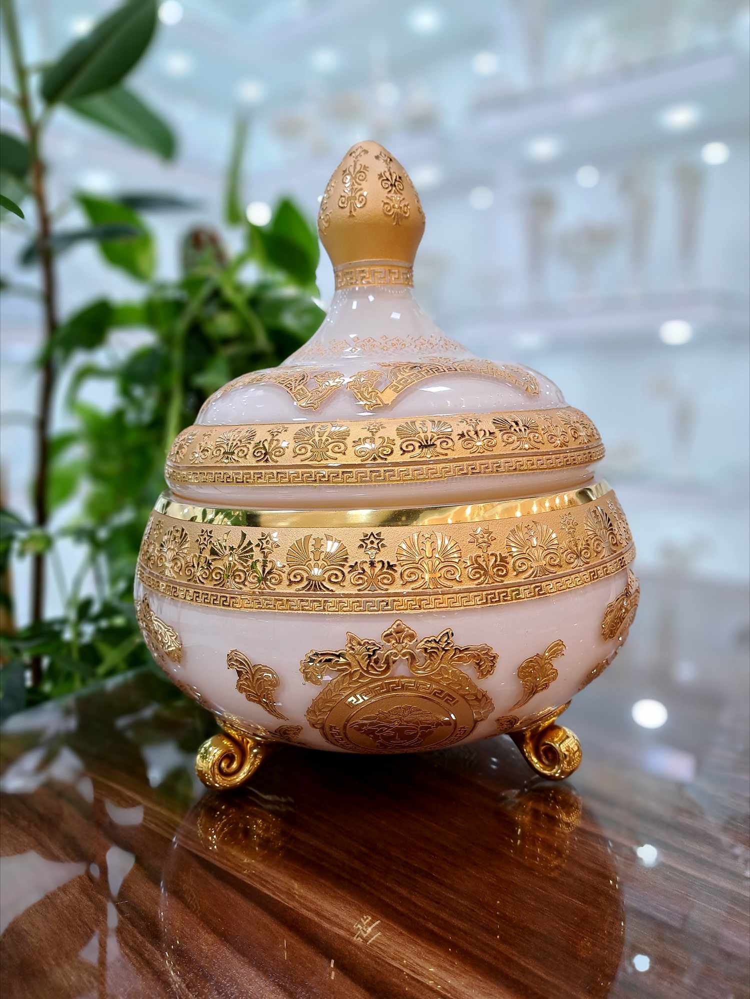 شکلات خوری سه پایه کریستال ورساچه