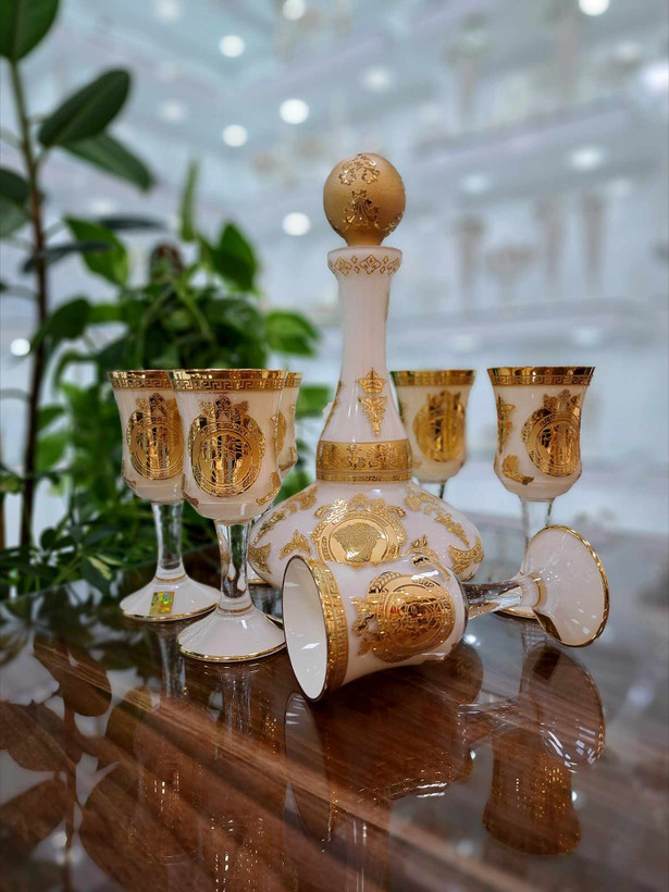 ست تنگ و گیلاس ورساچه از برند پیتر کریستال