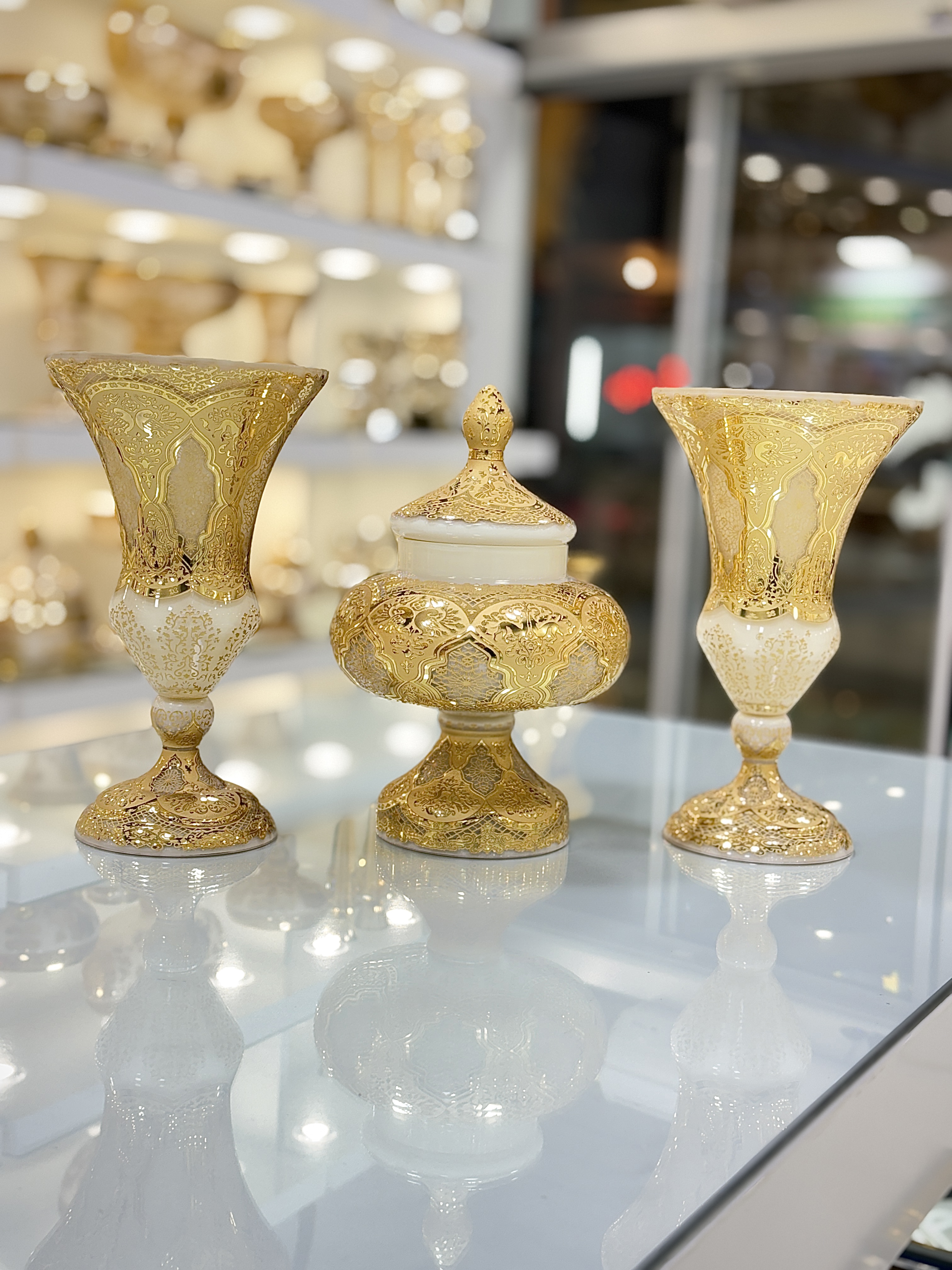 ست سه تیکه گلدان و شکلات خوری کریستال طلاکوب طرح ژاکلین رنگ کرم سایز کوچک
