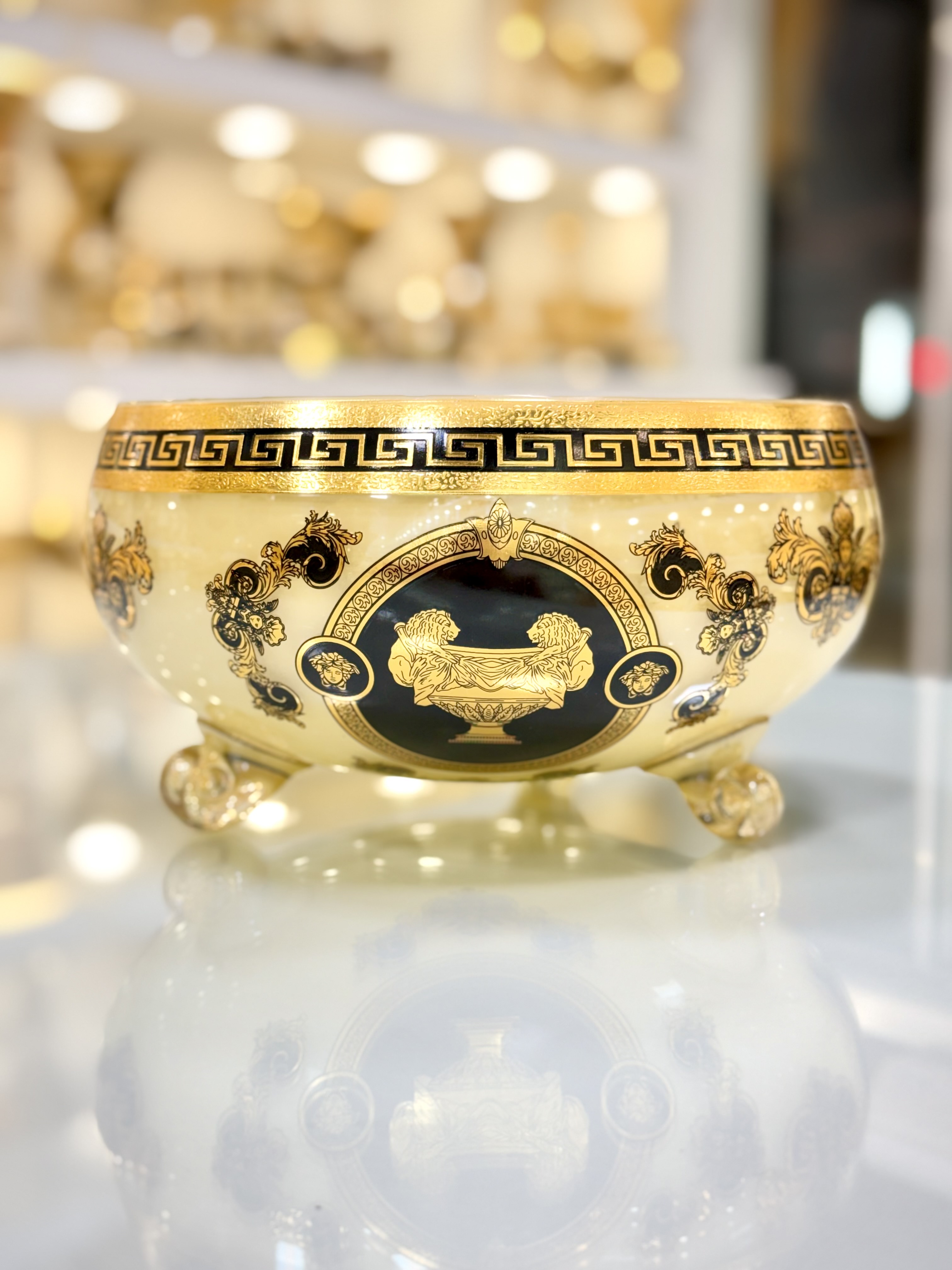 کاسه آجیل سه پایه کریستال طلاکوب طرح ورساچه کاریزما